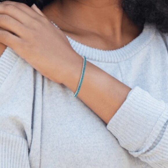 NIB - JTV Neon Blue Apatite Tennis Bracelet, Rhodium Over Sterling Silver - 8" - Picture 2 of 11